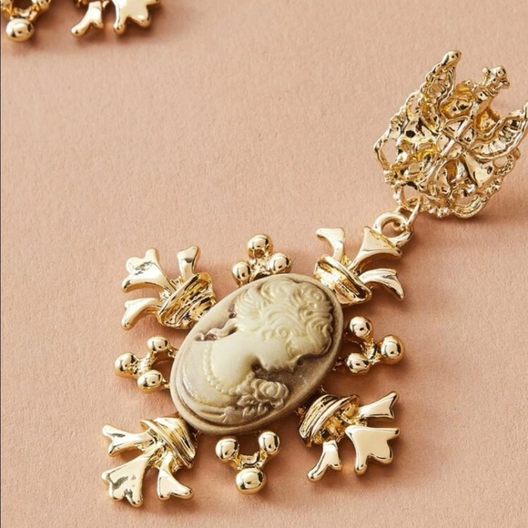 SOLD ❣️Vintage Fashion Jewelry Chandelier Earrings - Picture 4 of 5